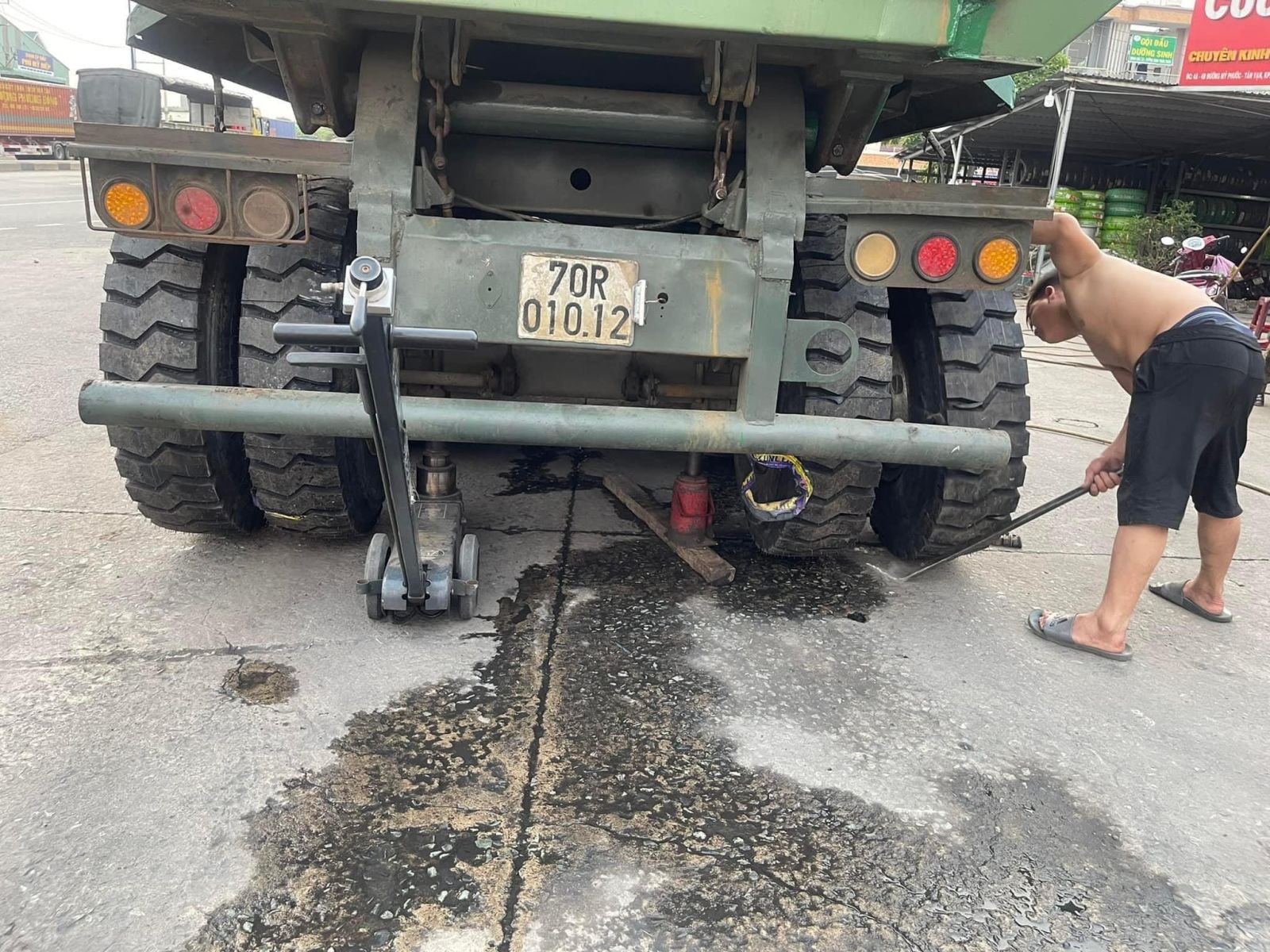 DẤU HIỆU LỐP XE Ô TÔ SẮP NỔ NHƯ THẾ NÀO?